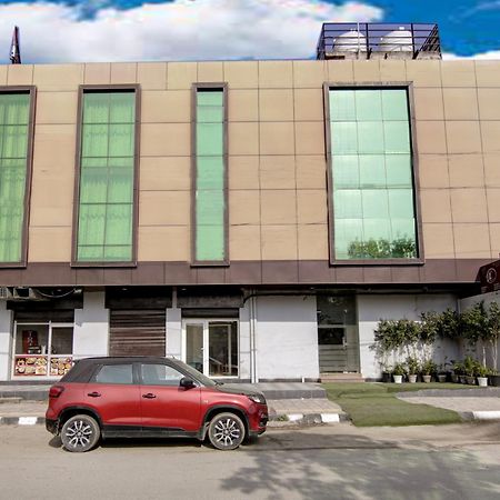 Hotel Silky Palace Near Igi Airportt New Delhi Bagian luar foto