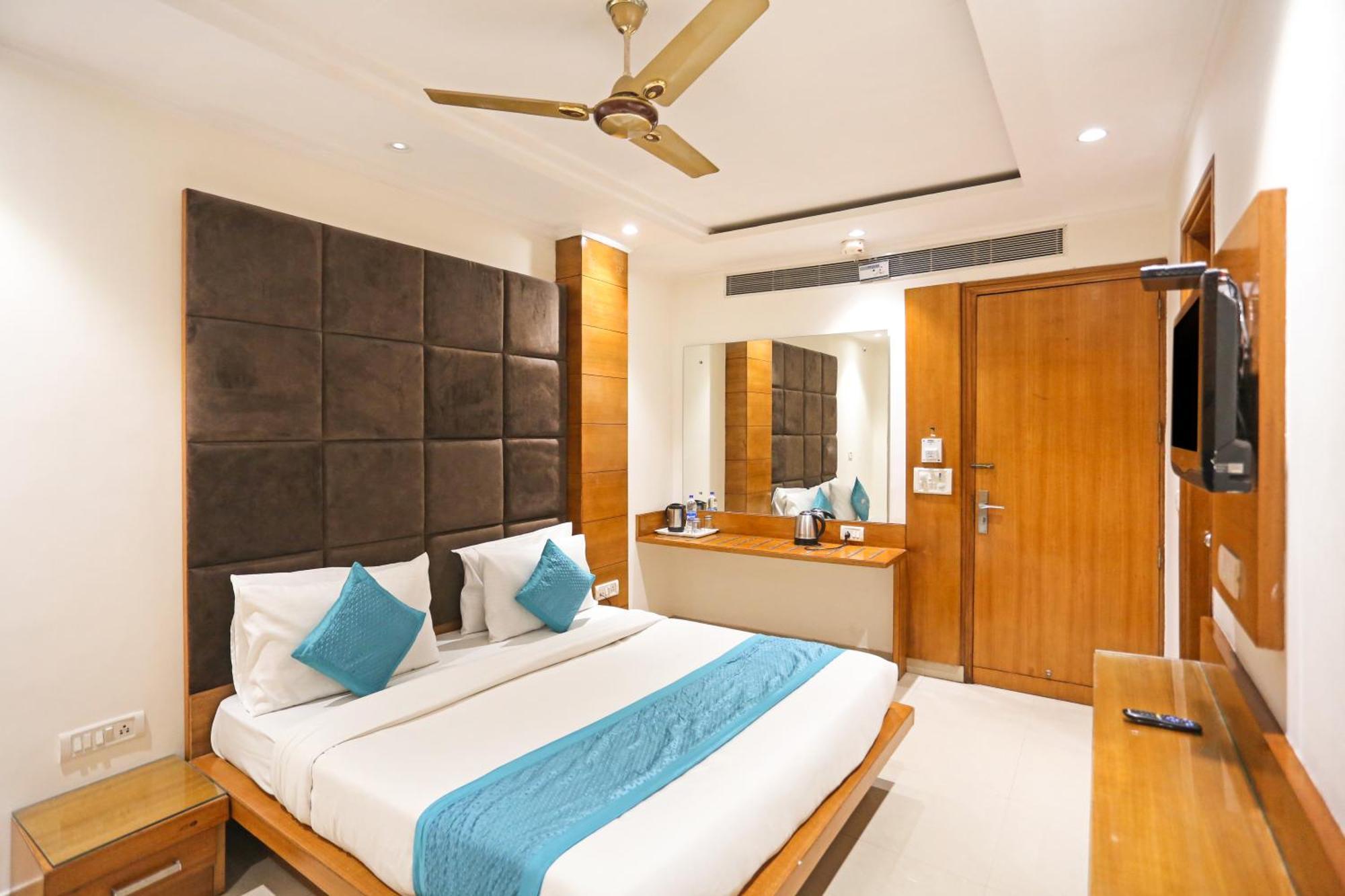 Hotel Silky Palace Near Igi Airportt New Delhi Bagian luar foto