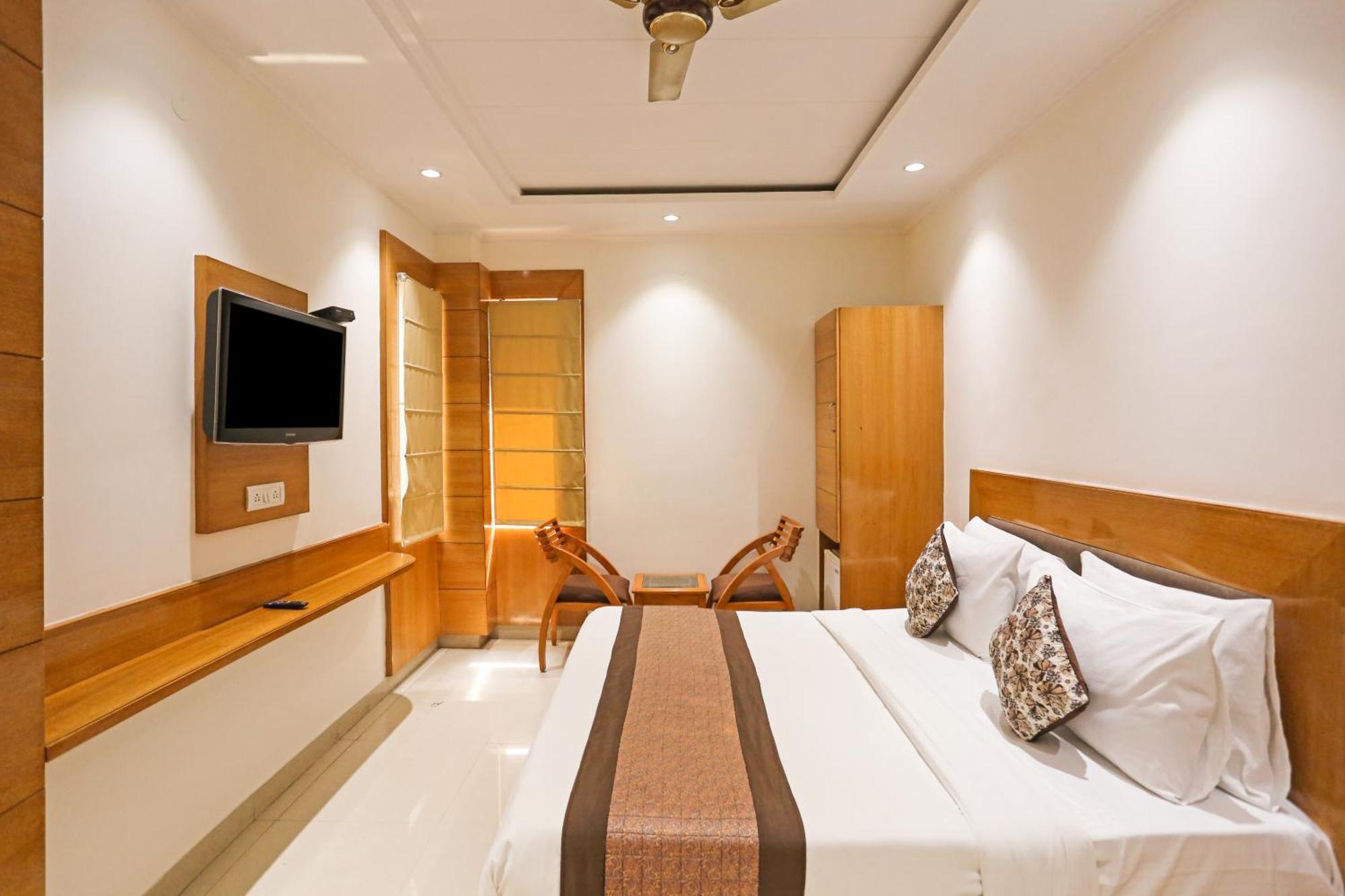 Hotel Silky Palace Near Igi Airportt New Delhi Bagian luar foto