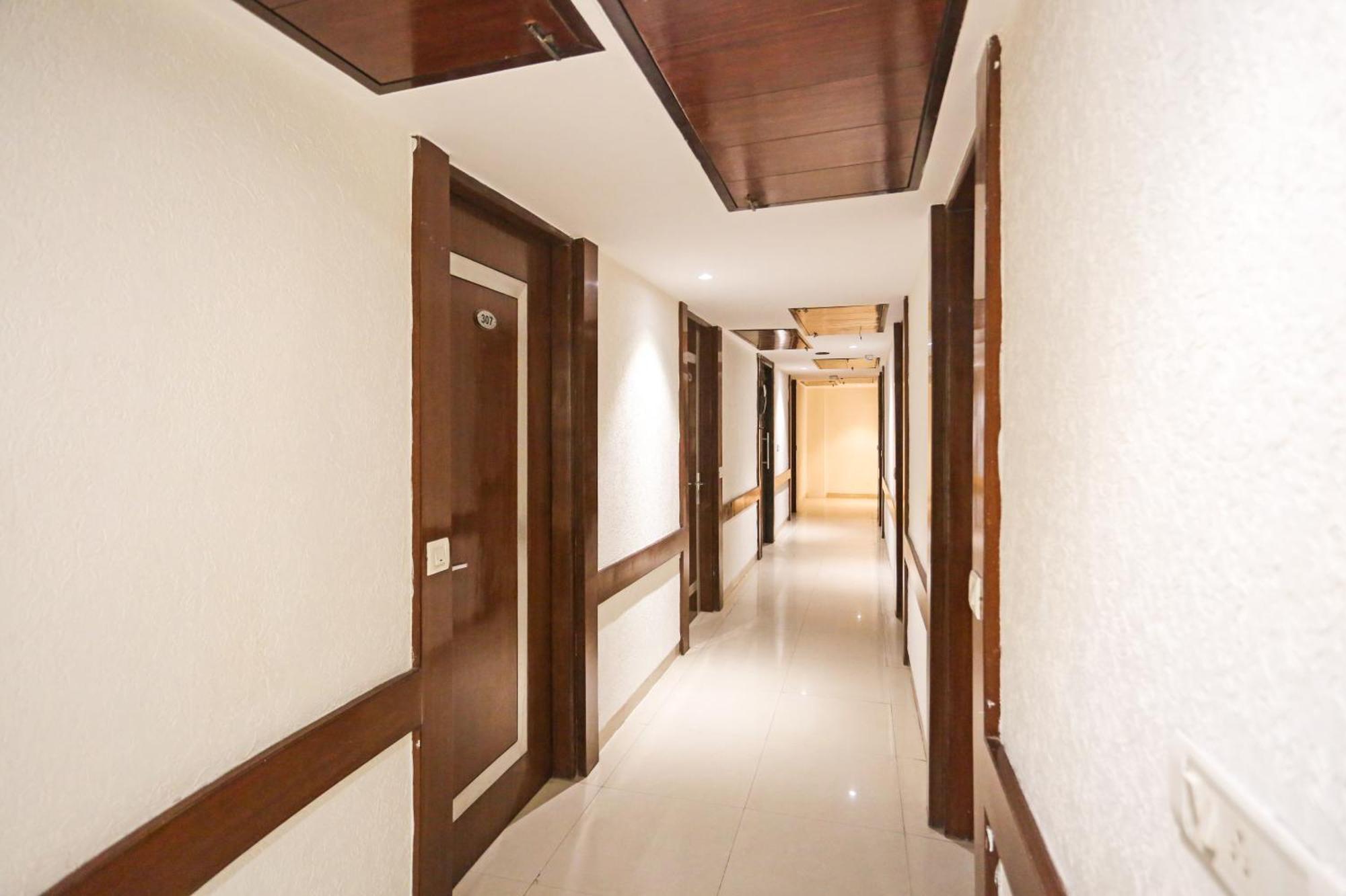 Hotel Silky Palace Near Igi Airportt New Delhi Bagian luar foto