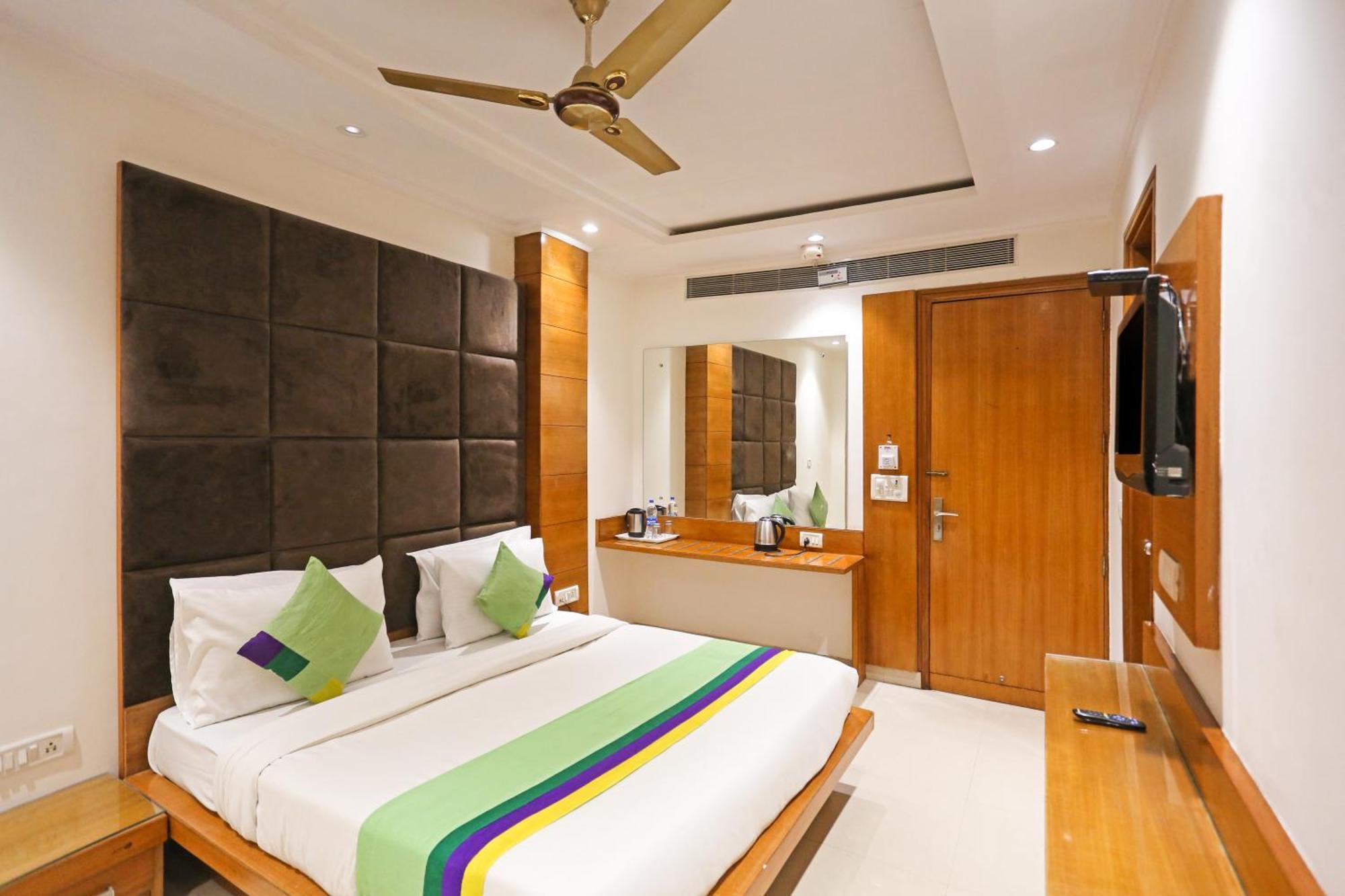 Hotel Silky Palace Near Igi Airportt New Delhi Bagian luar foto