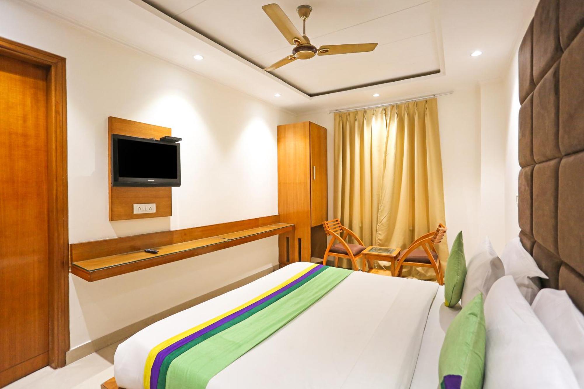 Hotel Silky Palace Near Igi Airportt New Delhi Bagian luar foto