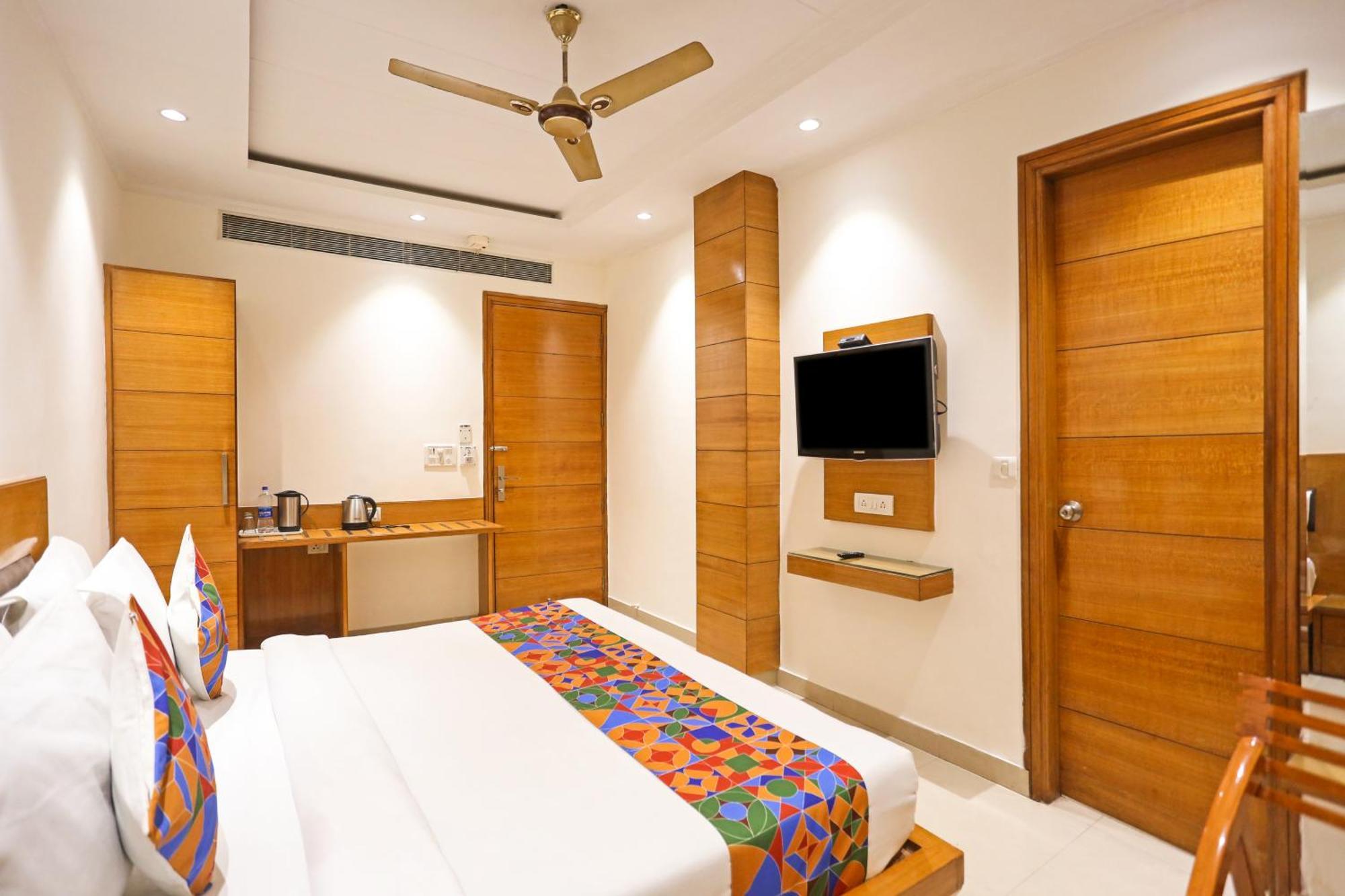 Hotel Silky Palace Near Igi Airportt New Delhi Bagian luar foto