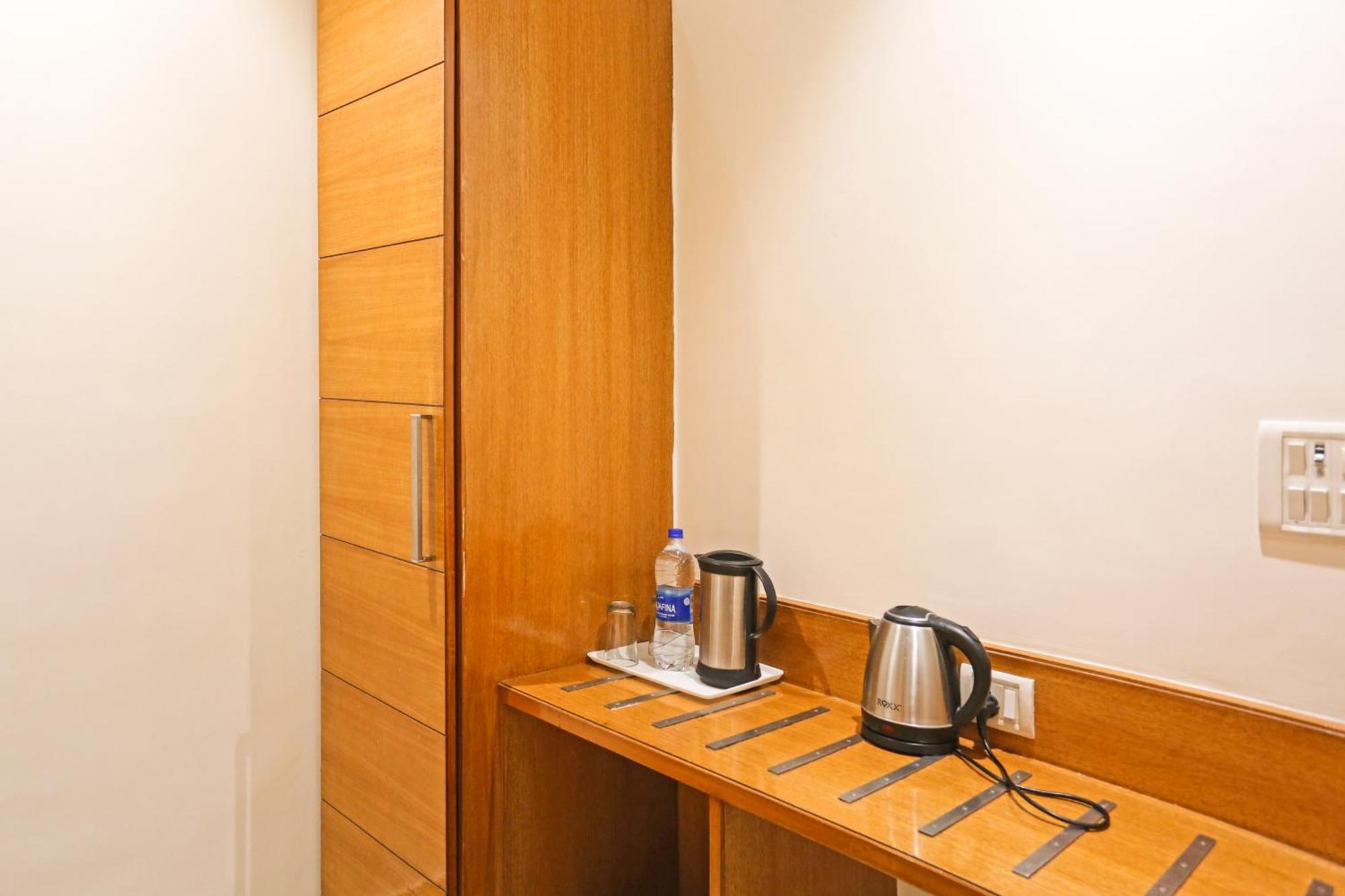Hotel Silky Palace Near Igi Airportt New Delhi Bagian luar foto