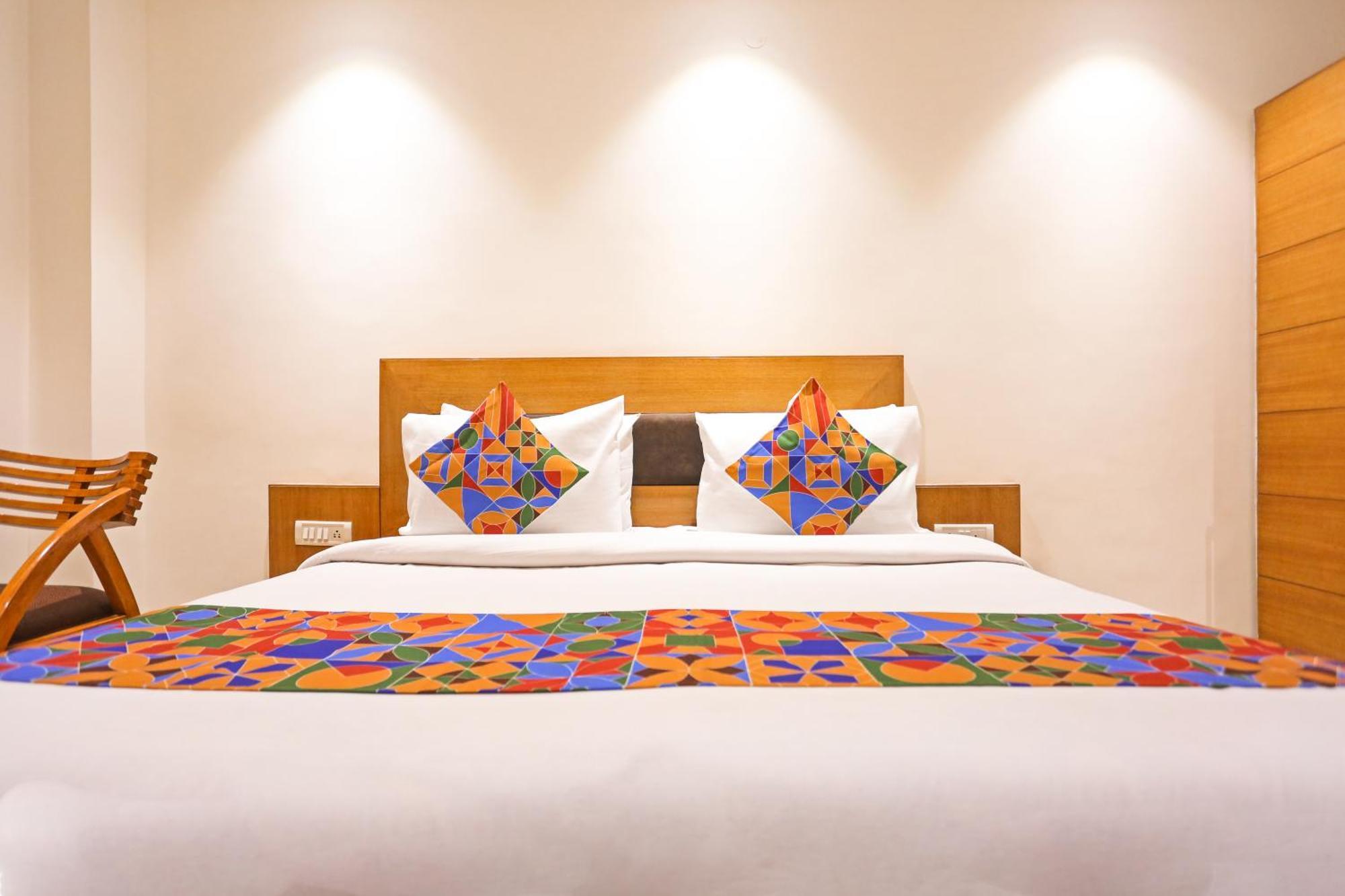 Hotel Silky Palace Near Igi Airportt New Delhi Bagian luar foto