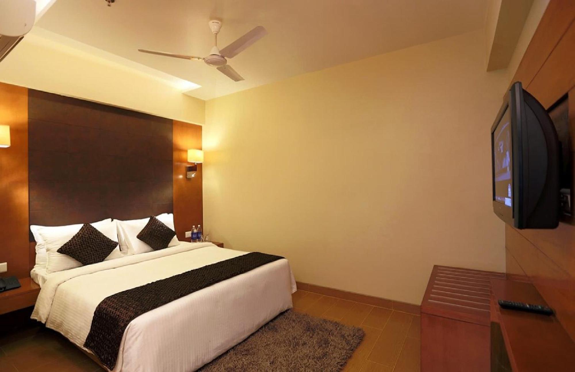 Hotel Silky Palace Near Igi Airportt New Delhi Bagian luar foto
